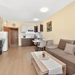 Danili нов двустаен с басейн и паркомясто в гр Byala (Varna)