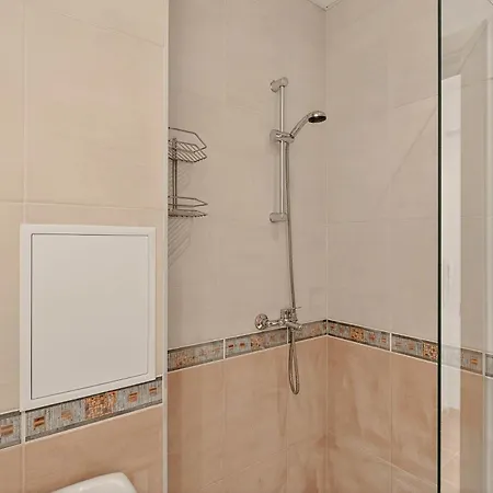 Danili нов двустаен с басейн и паркомясто в гр Apartment *